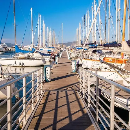 Botel Voilier De 12m A Quai Port Canto Cannes